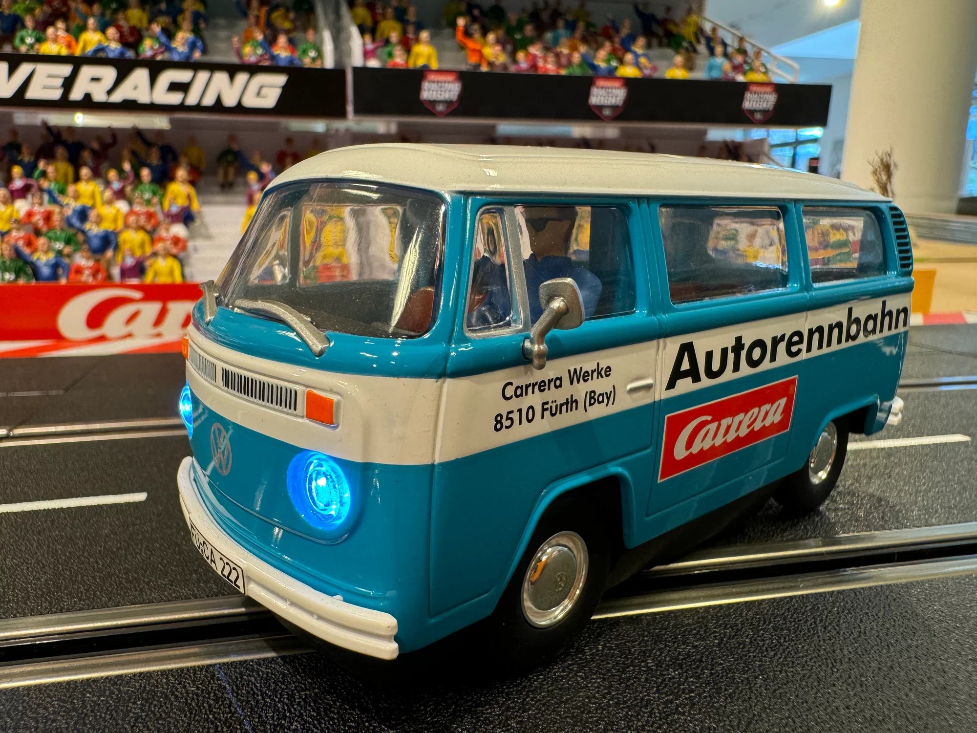 carrera-digital-132-vw-bus-t2b-slotcar-f-rth-clubmodell-1-32 image 2