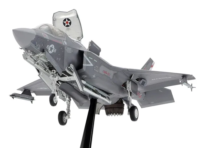 tamiya-61125-f-35b-1-48-flugzeug-modellbausatz image 1