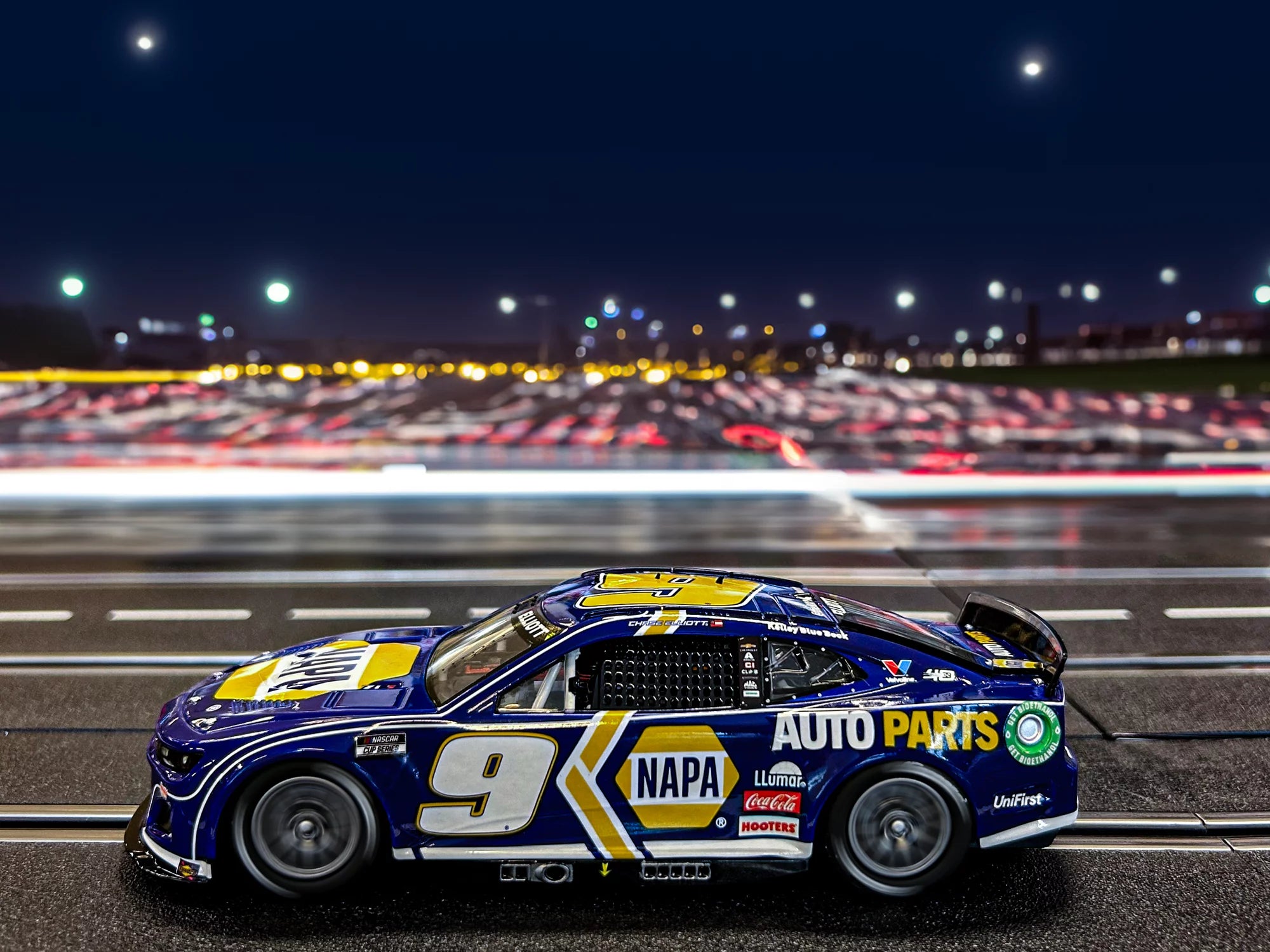 carrera-chevrolet-camaro-nascar-no-9-slotcar-1-32-zl1 image 3