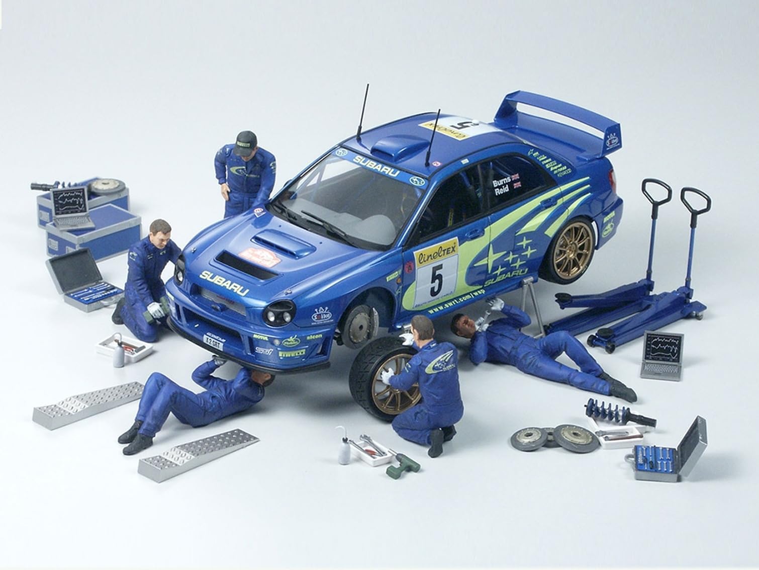 tamiya-300024266-rally-mechaniker-figuren-set-1-24-5 image 3