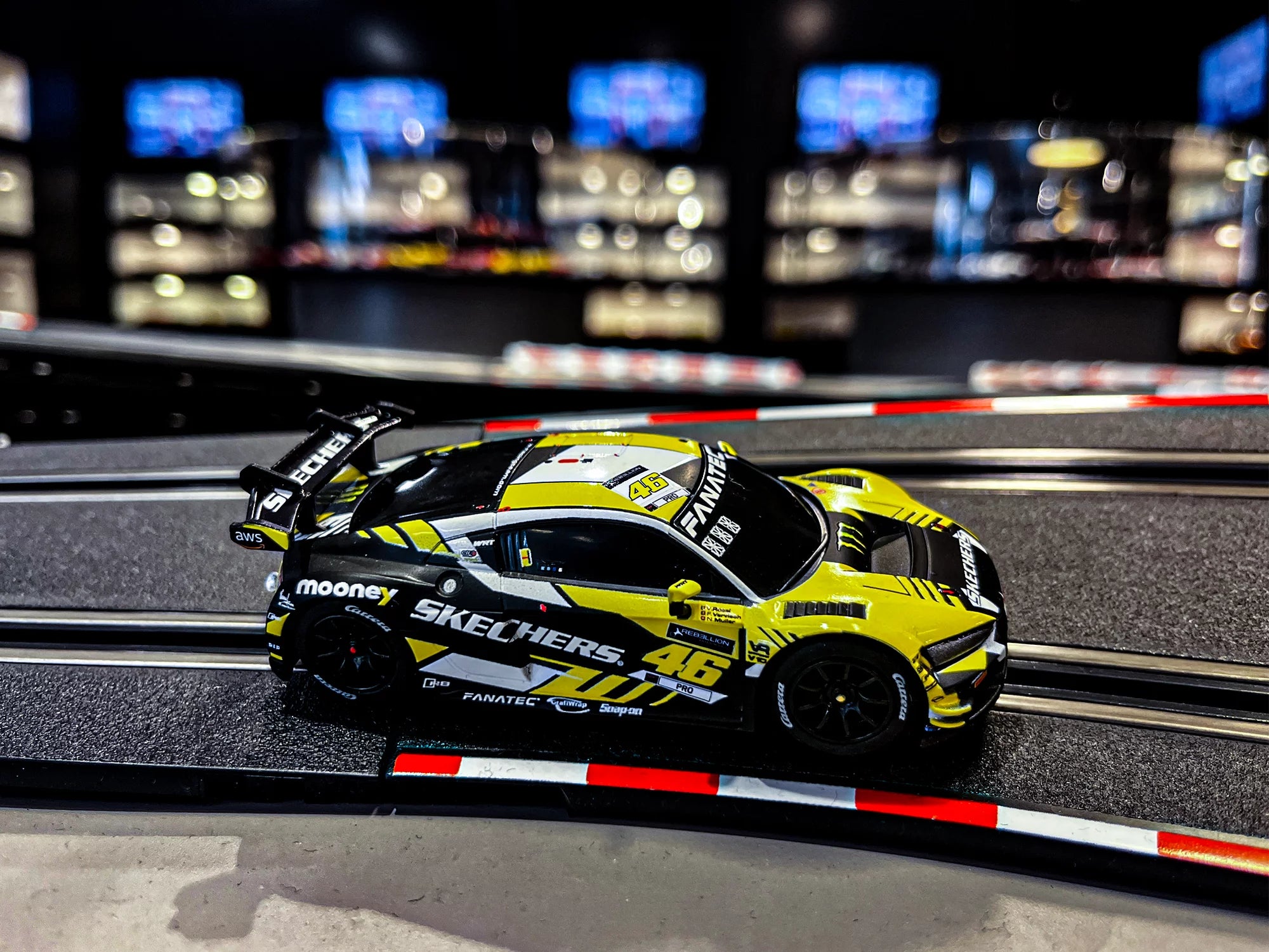 carrera-digital-132-audi-r8-lms-gt3-slotcar-rossi-no-46-1-43 image 2