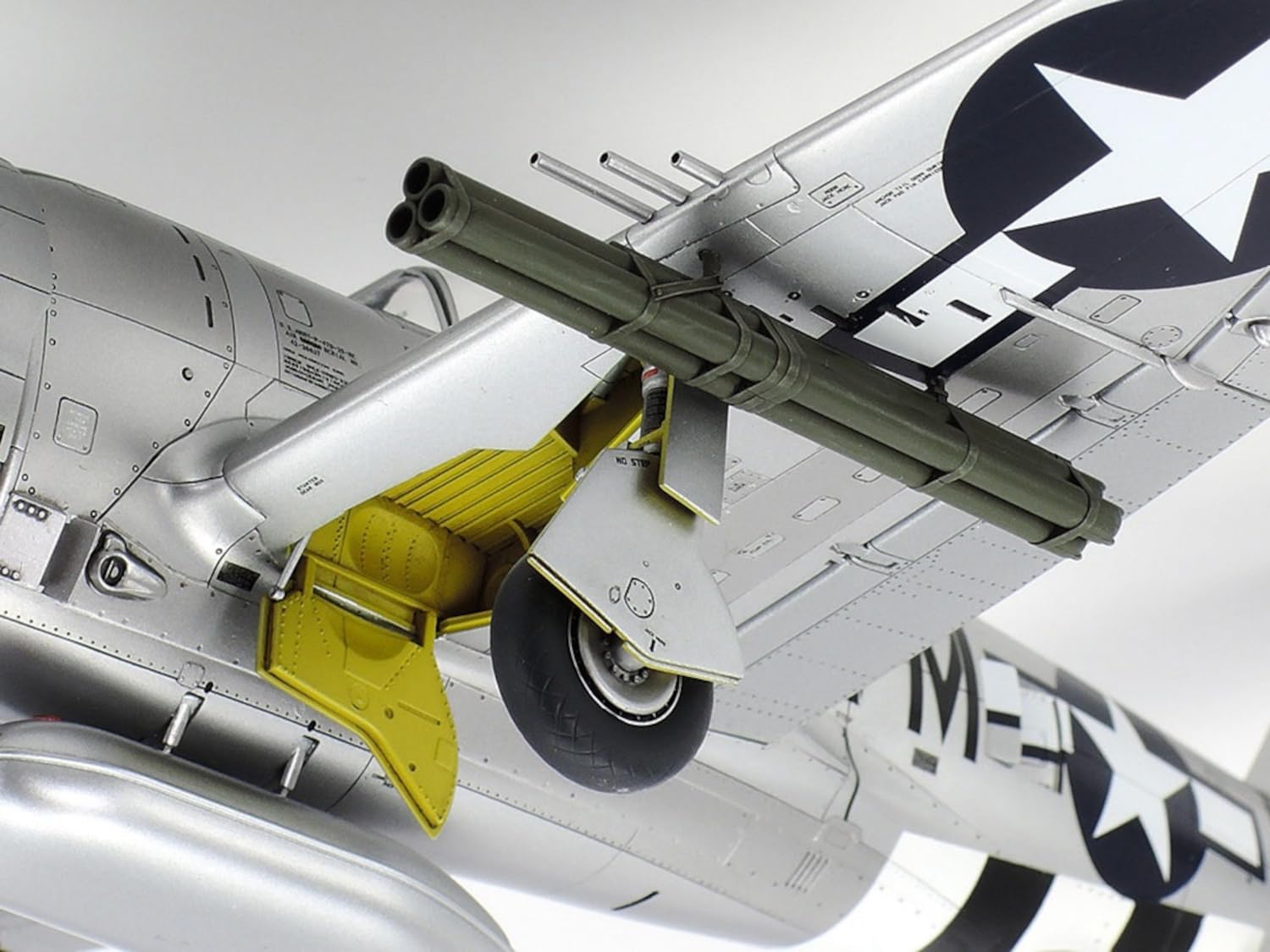 tamiya-300061090-p-47d-thunderbolt-modellbausatz-1-48-unlackiert image 4
