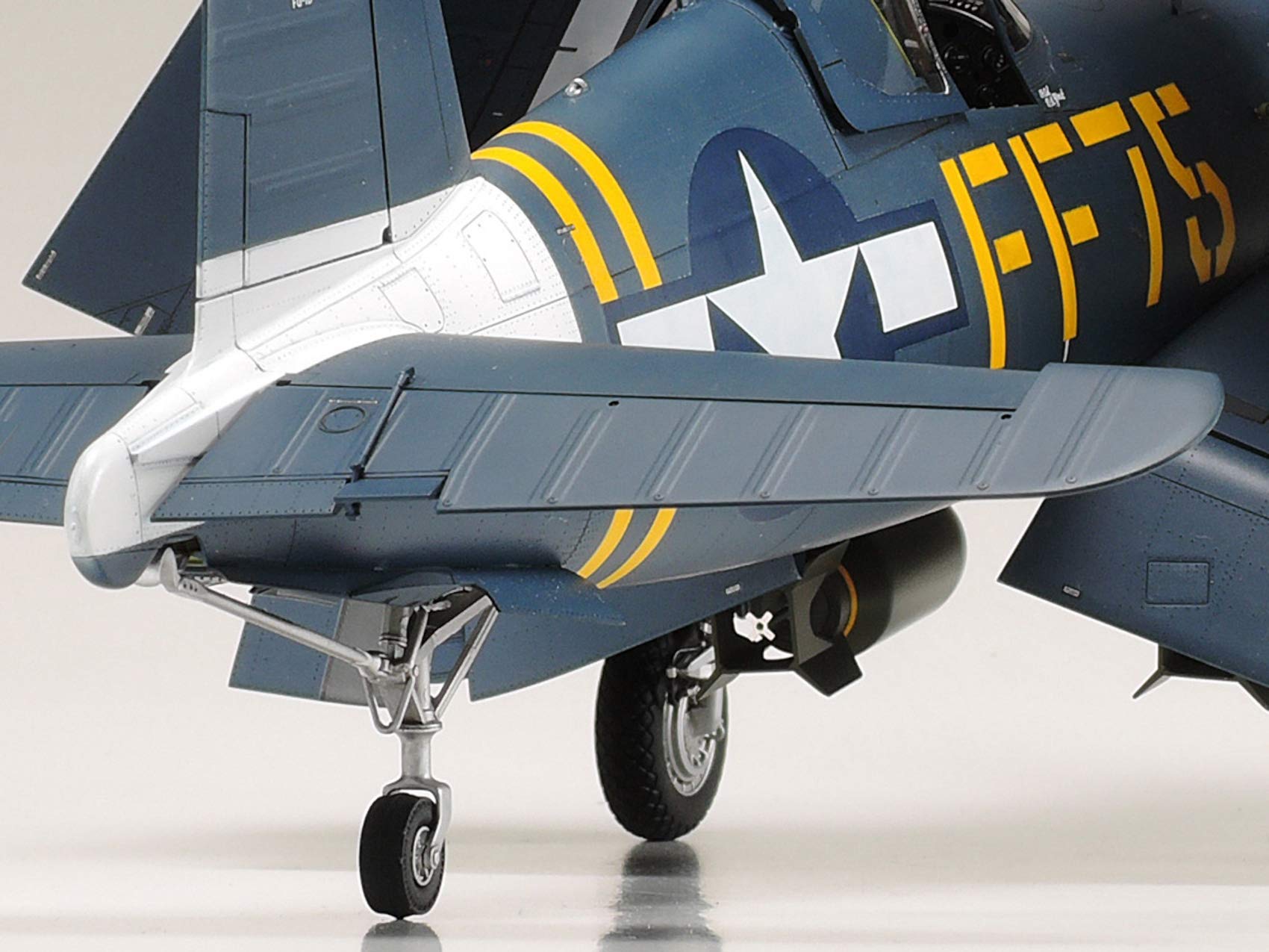 tamiya-f4u-1d-corsair-modellbausatz-1-32-60327-flugzeug image 5