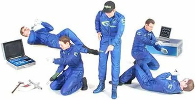 tamiya-300024266-rally-mechaniker-figuren-set-1-24-5 image 1