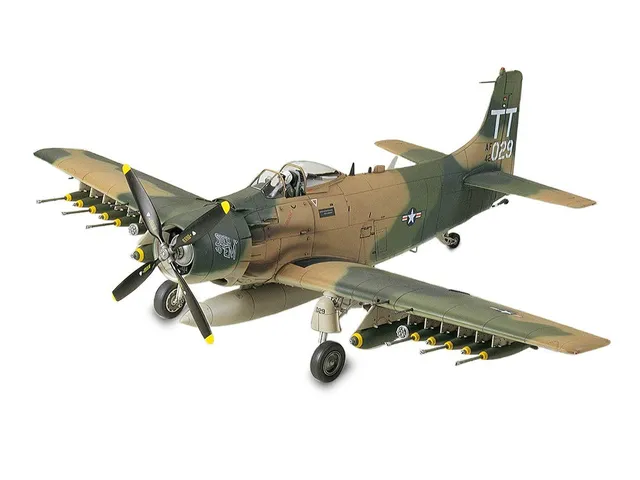 tamiya-static-models-skyraider-a-1j-1-48-bausatz image 1