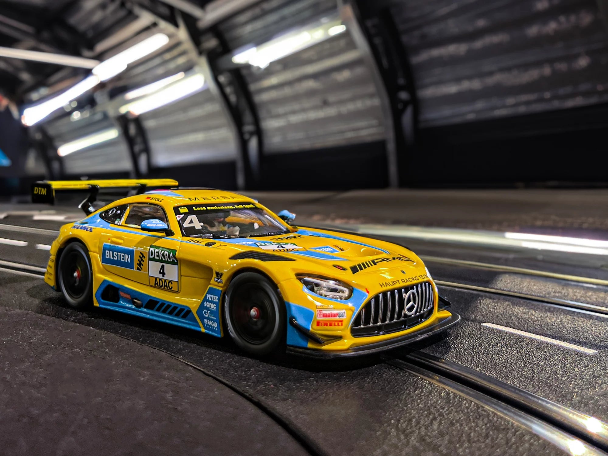 carrera-digital-132-mercedes-amg-gt3-evo-hrt-no-4-slotcar image 2