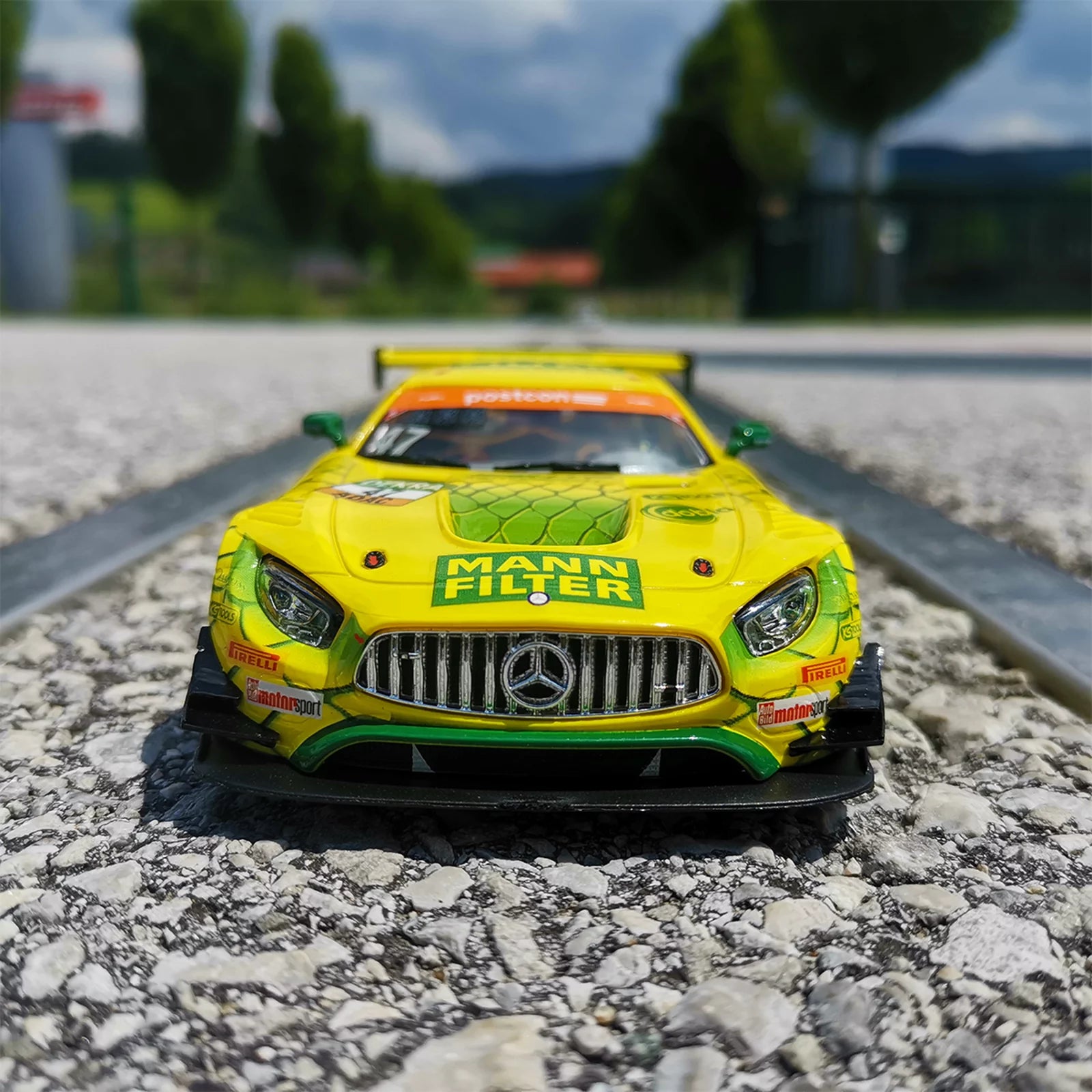 carrera-digital-132-mercedes-amg-gt3-no-47-slotcar image 2