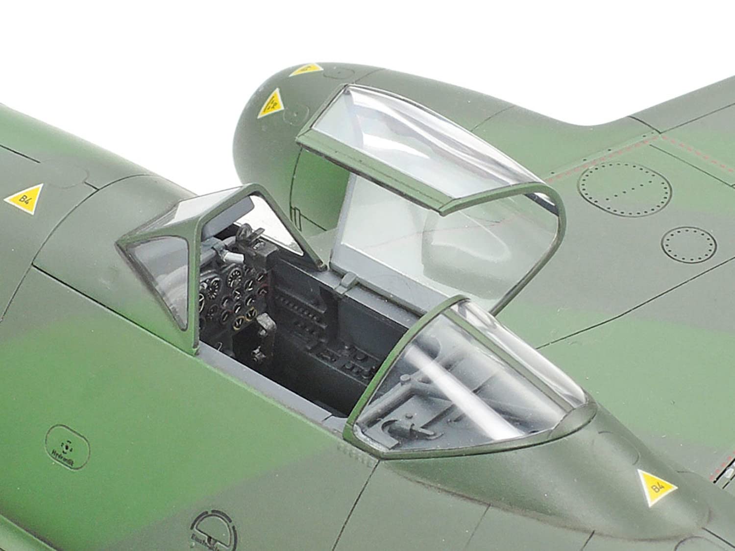 tamiya-61087-messerschmitt-me262-modellbausatz-1-48 image 6