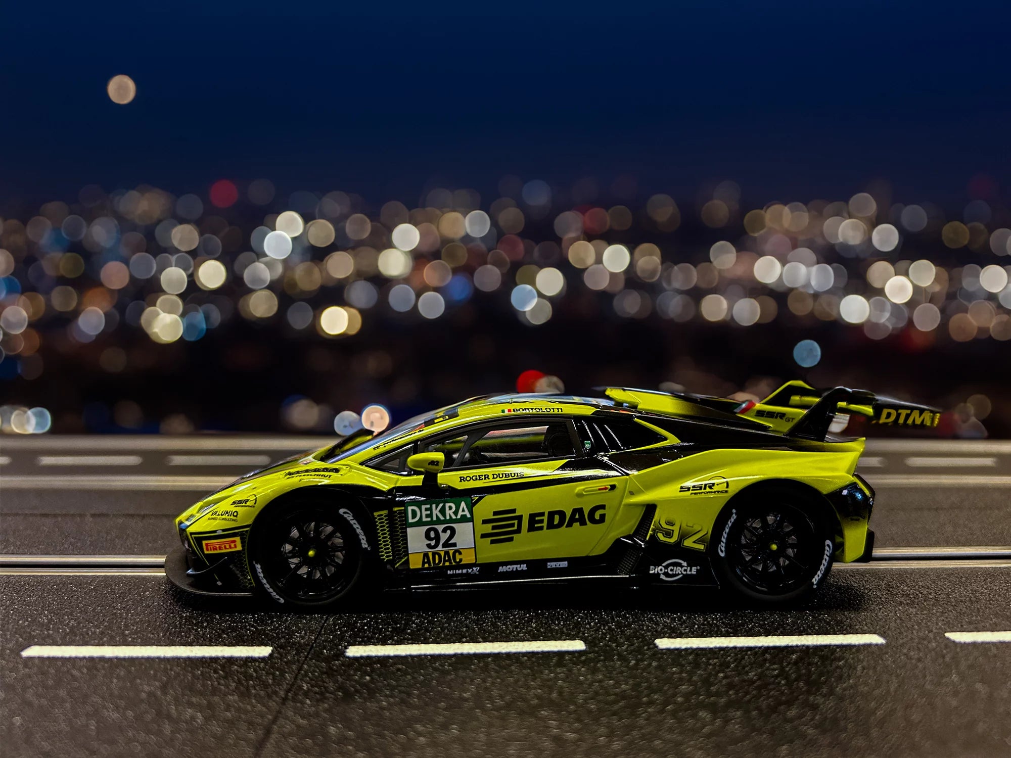 carrera-digital-132-lamborghini-huracan-gt3-evo2-slotcar-dtm-no-92 image 3
