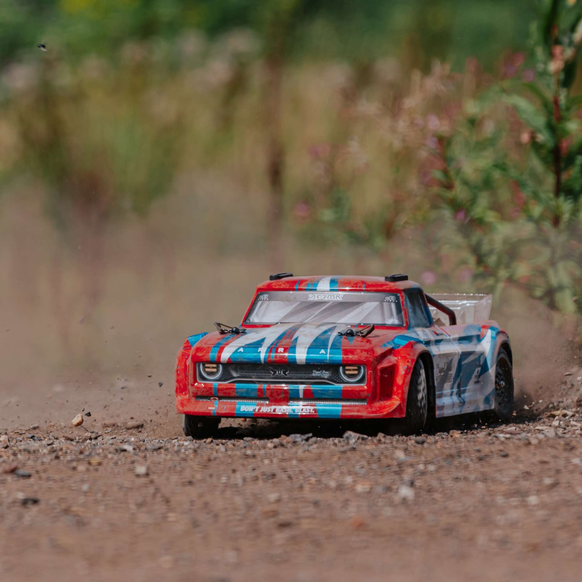 arrma-infraction-mega-resto-mod-truck-rtr-1-8-rot-blau image 8