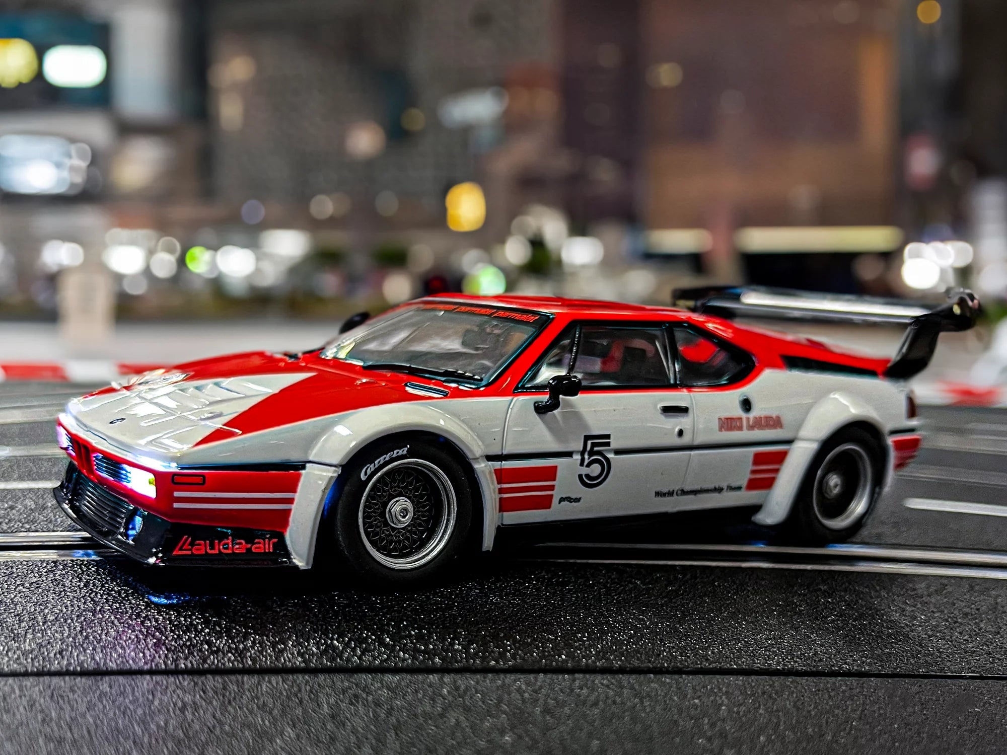 carrera-digital-132-bmw-m1-procar-lauda-no-5-auto-hockenheim image 2