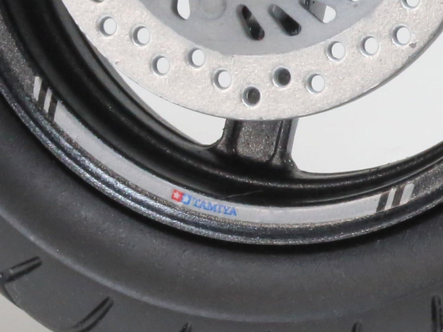 tamiya-static-models-14142-honda-dax-125-motorrad-bausatz-1-12 image 3