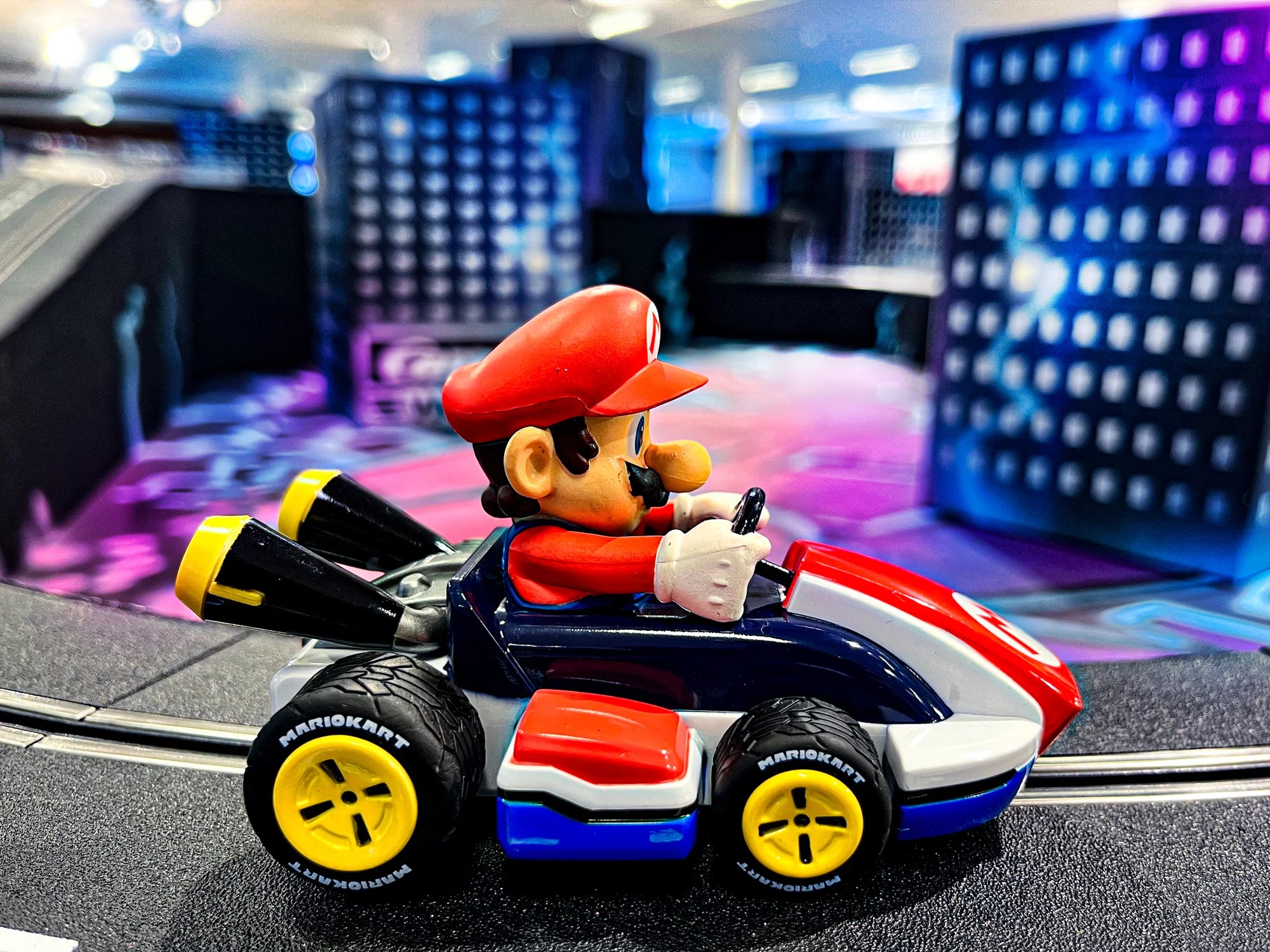 carrera-mario-kart-mario-slotcar-1-32-digital-132 image 3