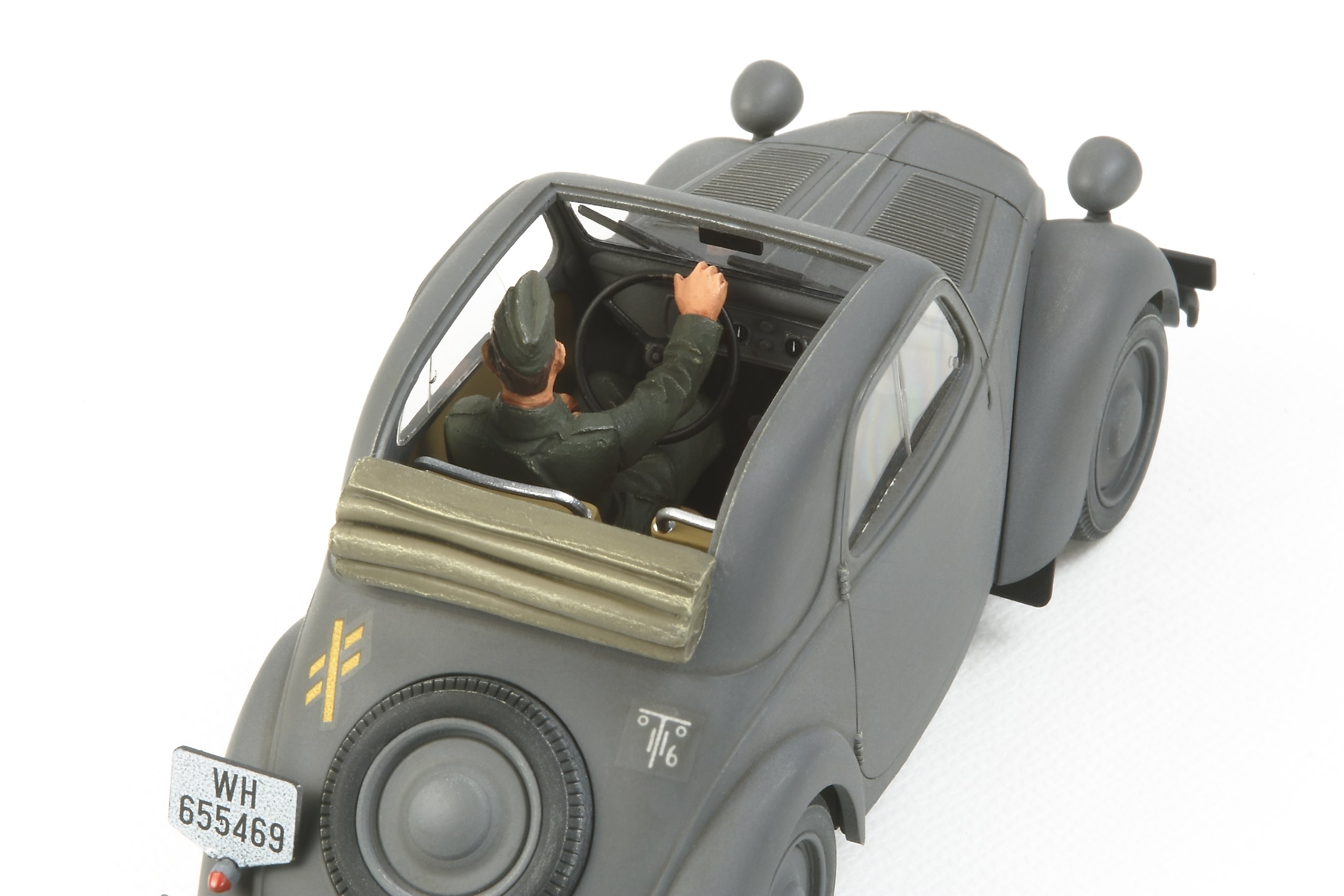tamiya-35321-simca-5-dienstwagen-bausatz-1-35-figur image 2