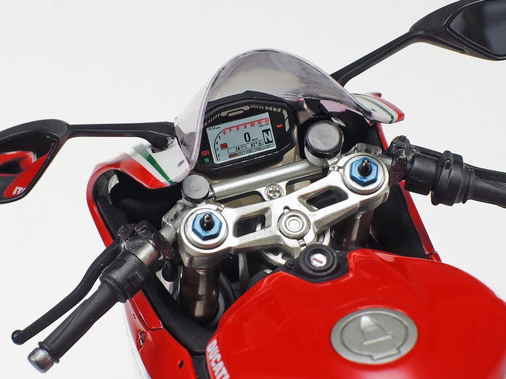 tamiya-ducati-1199-panigale-s-tricolore-bausatz-1-12-300014132 image 6