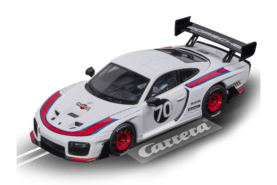 carrera-porsche-935-gt2-no-70-slotcar-1-32-martini image 1