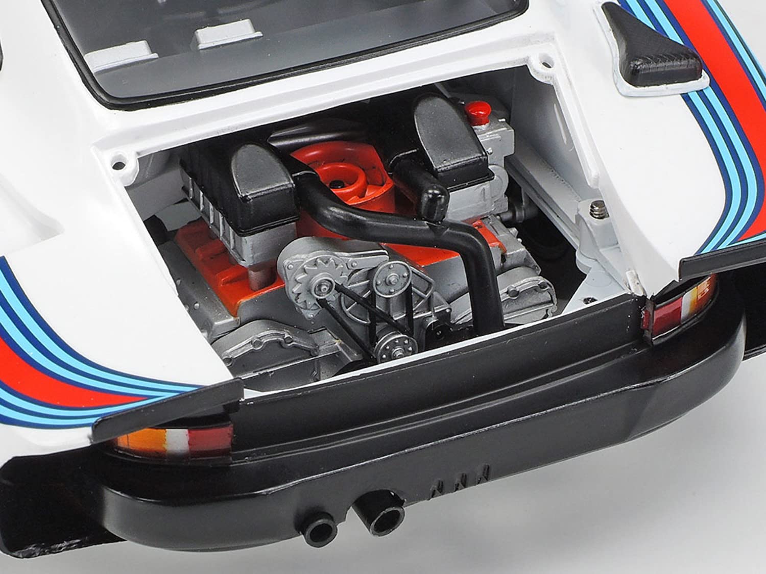 tamiya-20070-porsche-935-martini-modellbausatz-1-20-unlackiert image 4