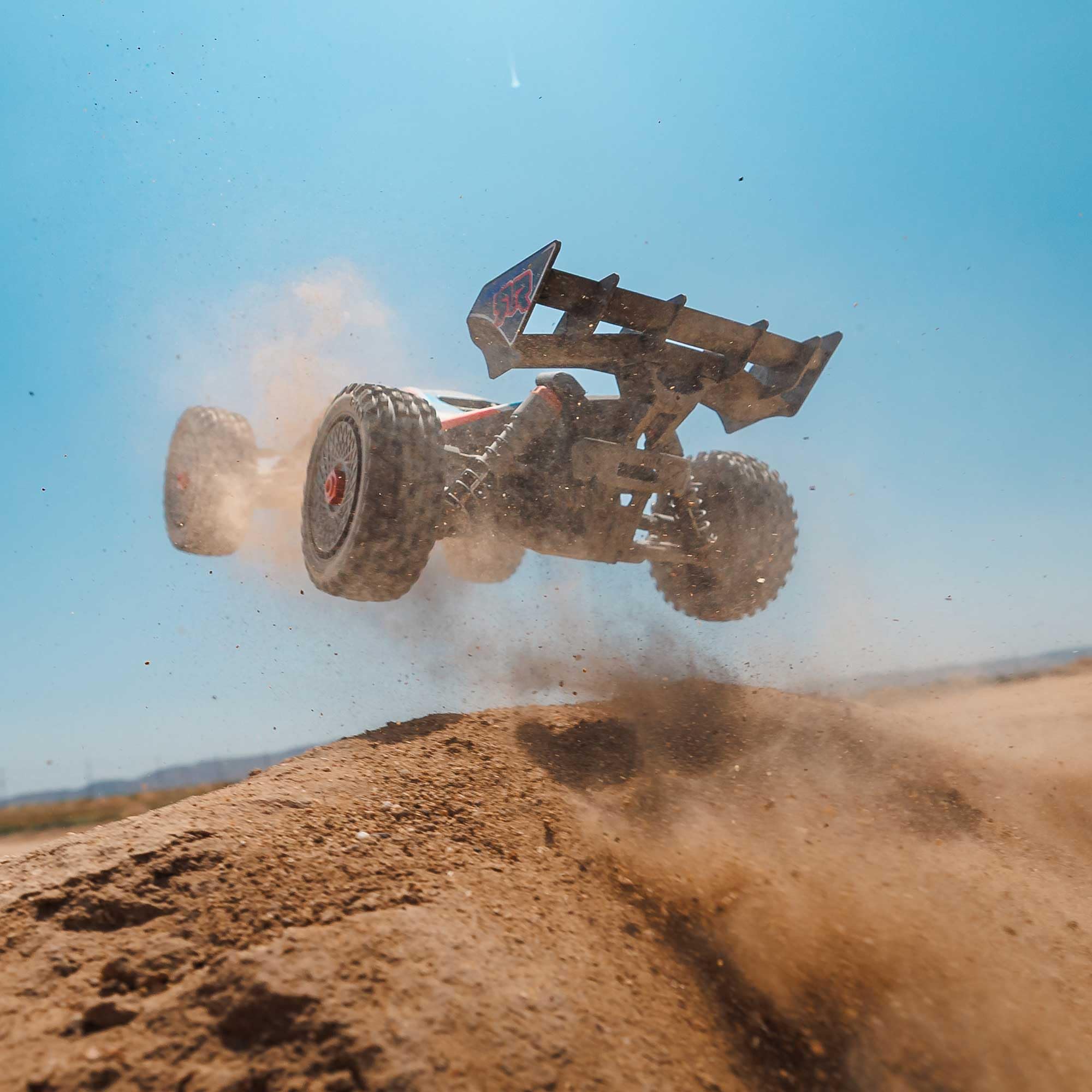 arrma-typhon-223s-brushless-buggy-1-8-rtr-rot-80-km-h image 5