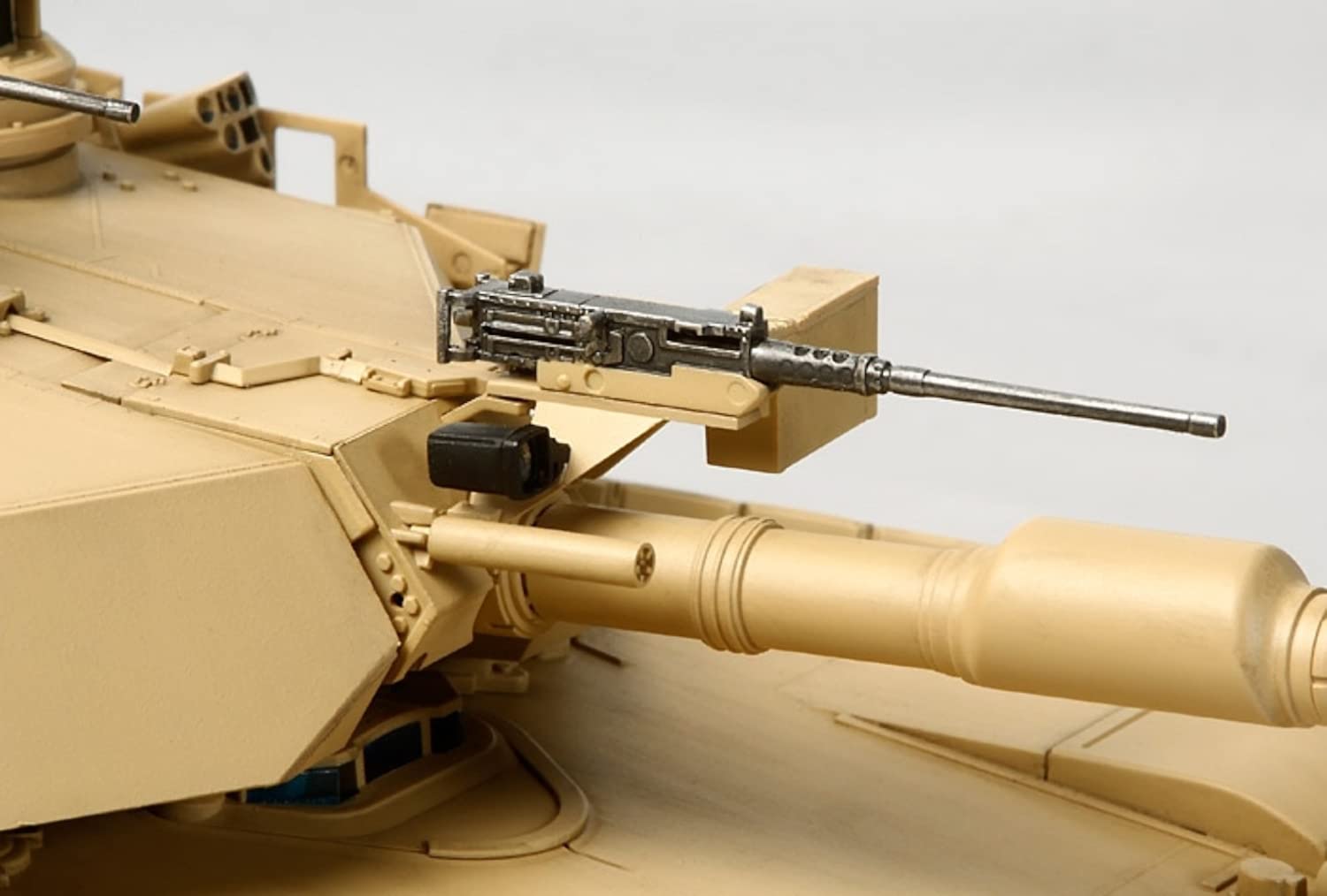 tamiya-35326-m1a2-sep-abrams-tusk-ii-panzerbausatz-1-35 image 4