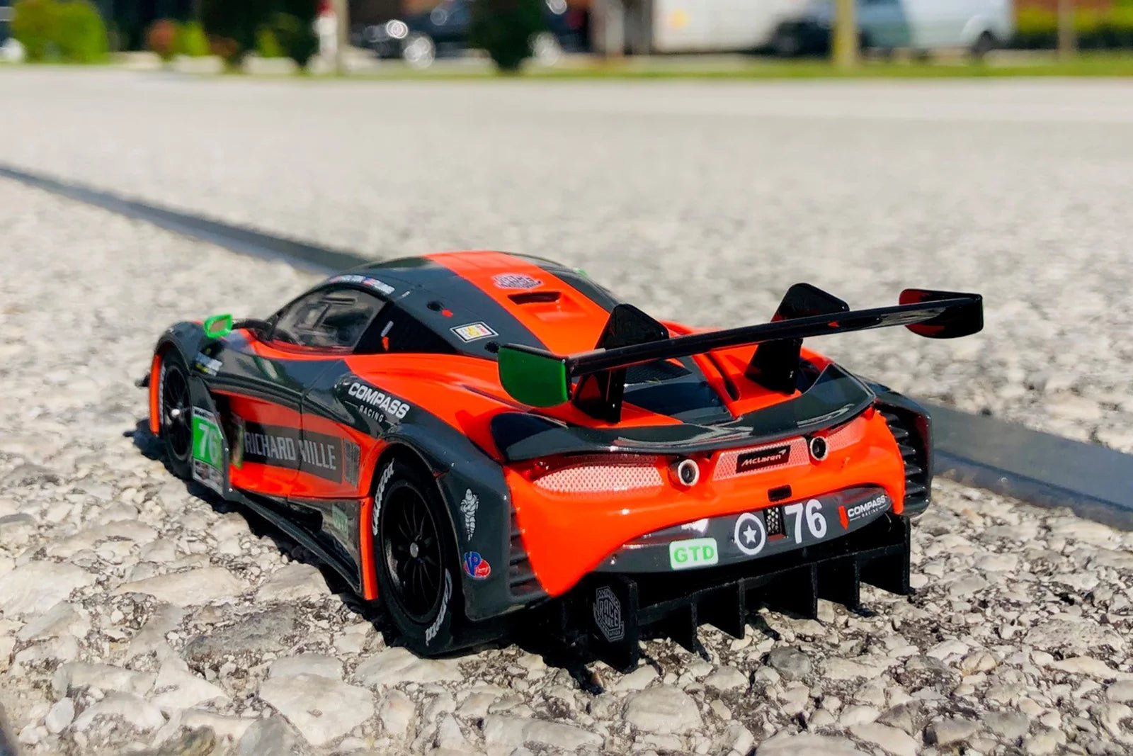 carrera-digital-132-mclaren-720s-gt3-no-76-slotcar image 4