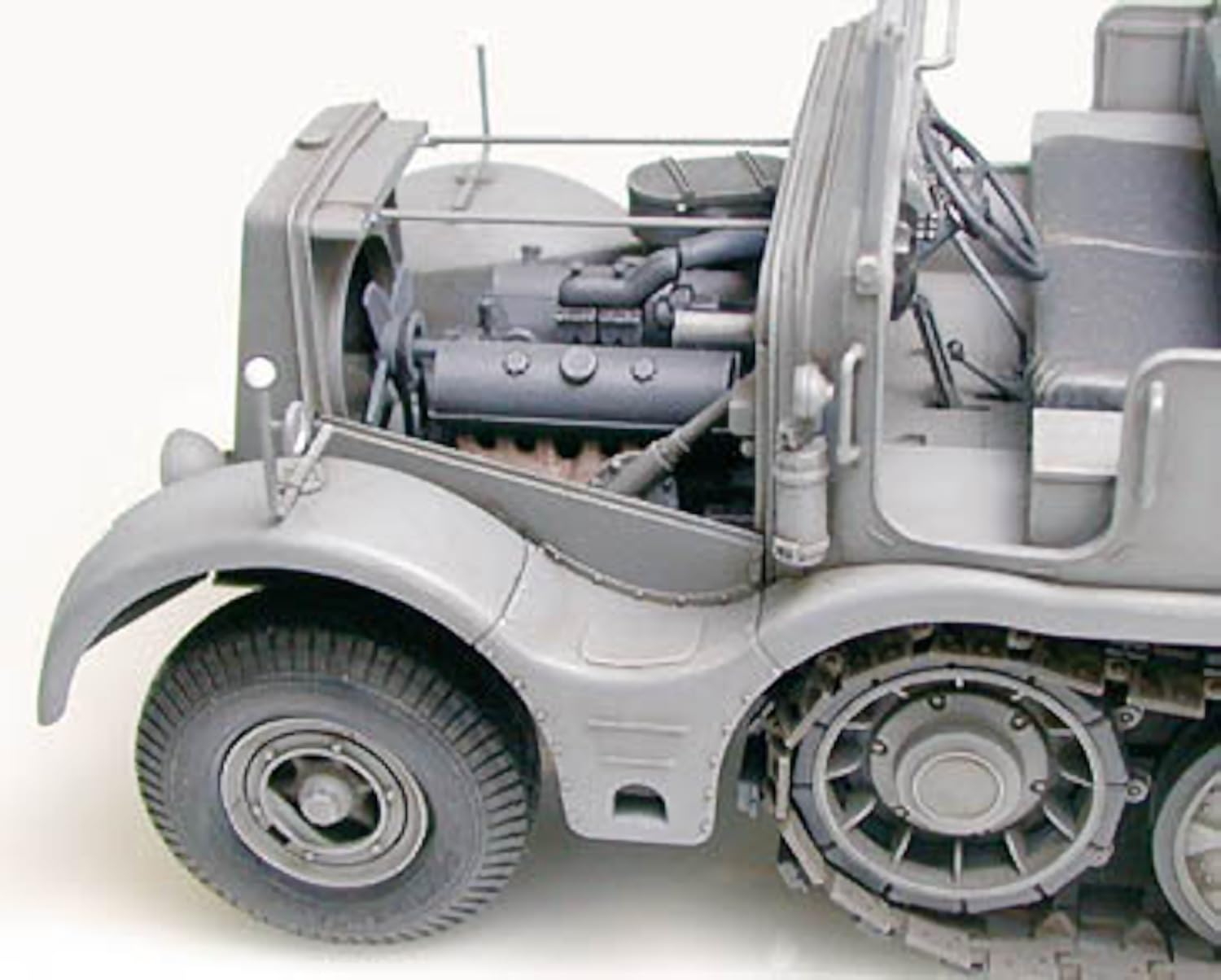 tamiya-sd-kfz-9-famo-1-35-bausatz-grau-8-figuren image 7