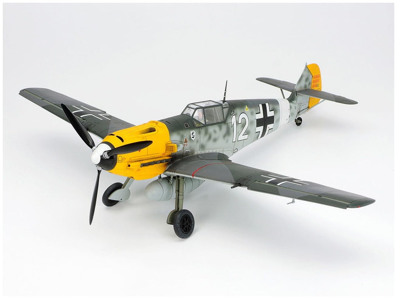 tamiya-61063-messerschmitt-bf-109-e-4-7-trop-modellbausatz-1-48 image 3