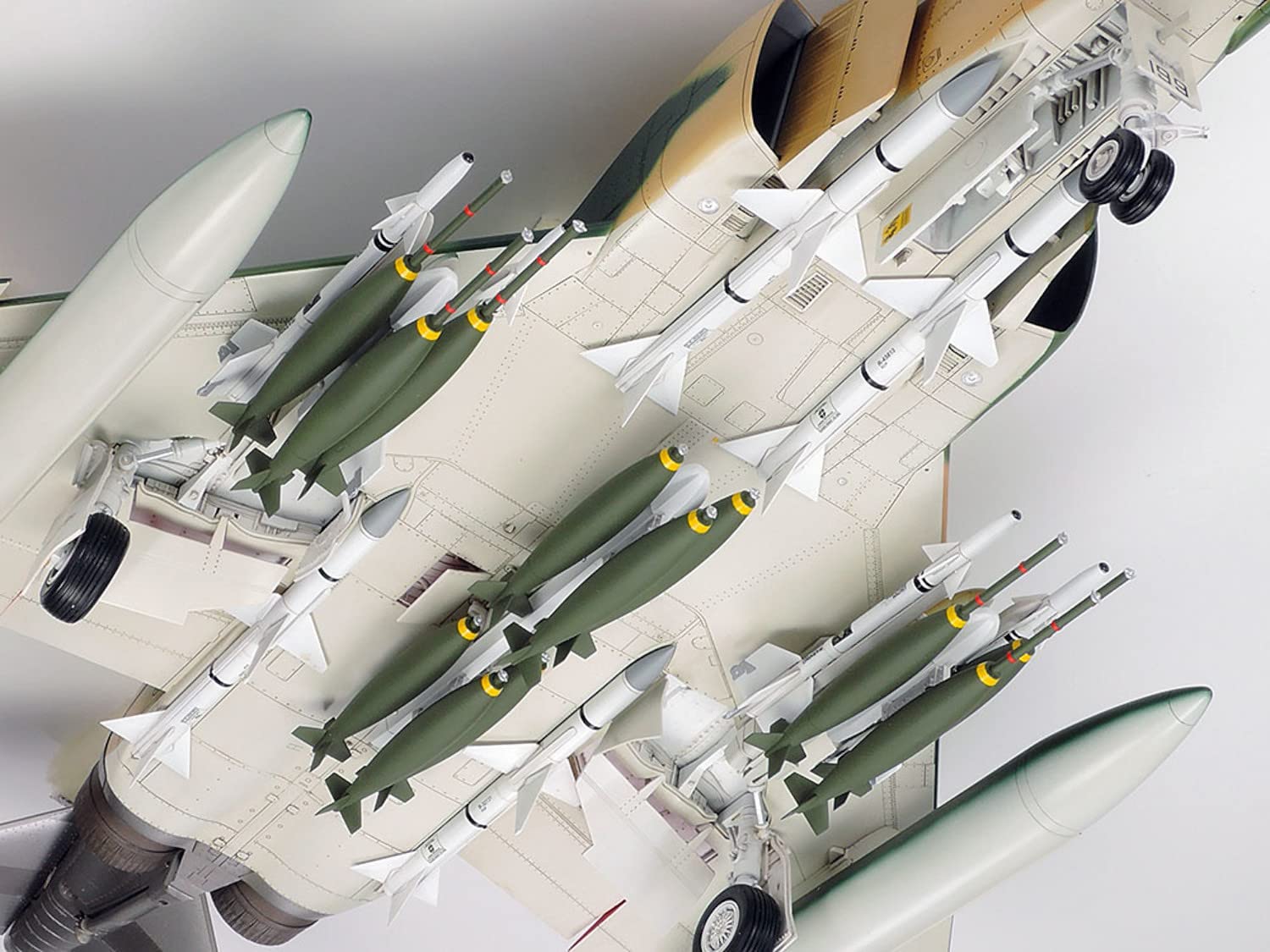 tamiya-mcdonnell-f-4-c-d-phantom-ii-flugzeug-1-32-bausatz image 4