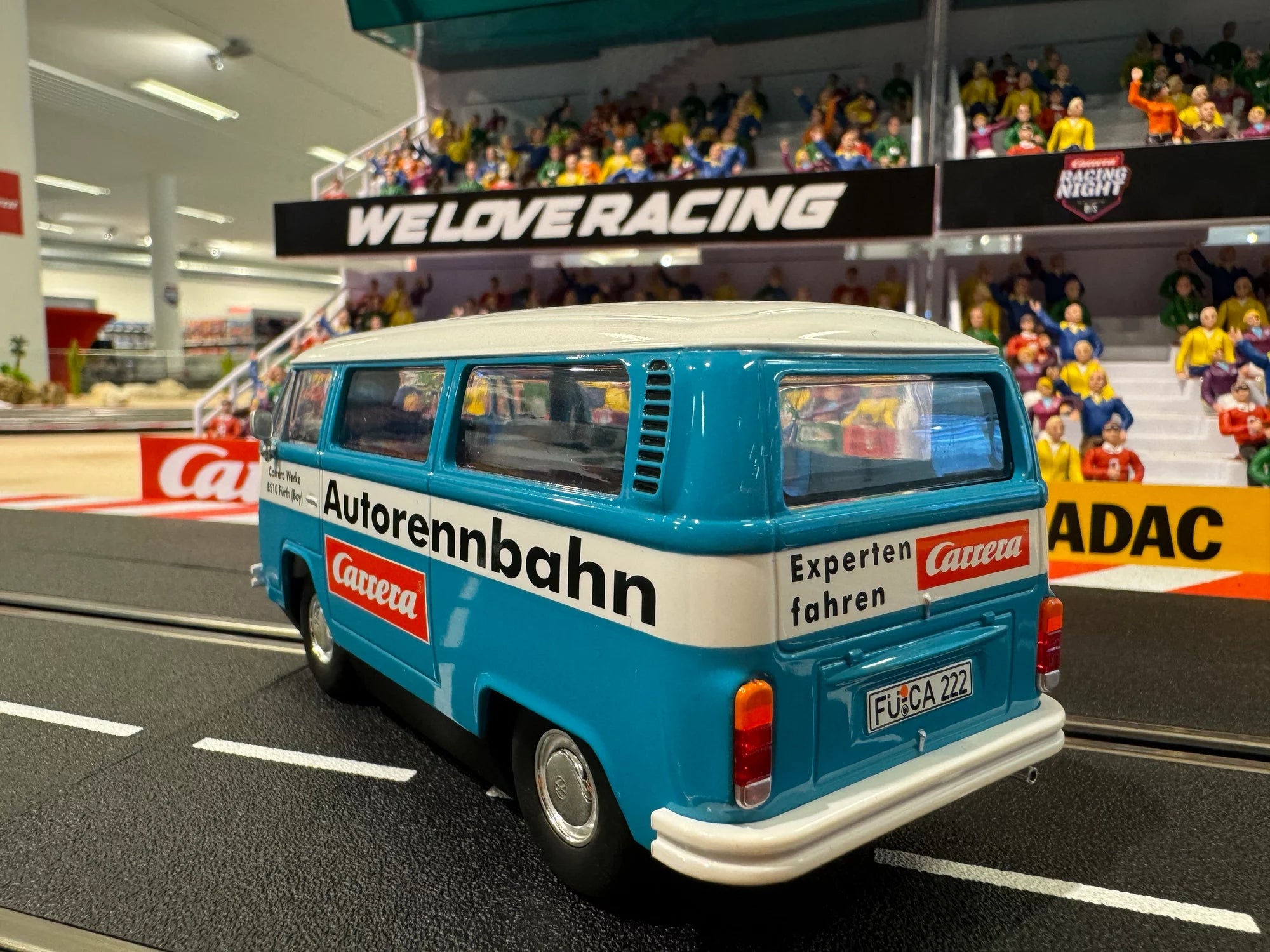 carrera-digital-132-vw-bus-t2b-slotcar-f-rth-clubmodell-1-32 image 4