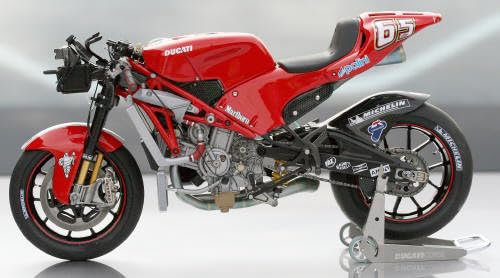 tamiya-14101-ducati-desmosedici-nr-65-1-12-bausatz image 4