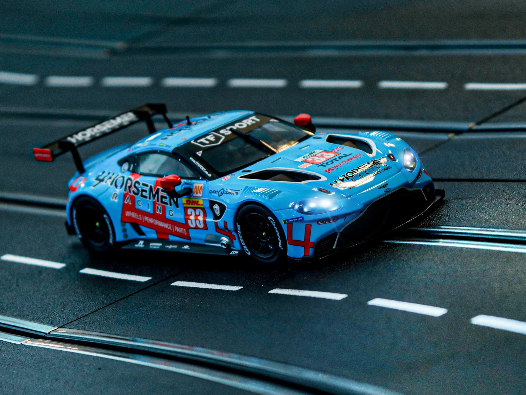 carrera-digital-132-aston-martin-vantage-gte-no-33-slotcar image 3