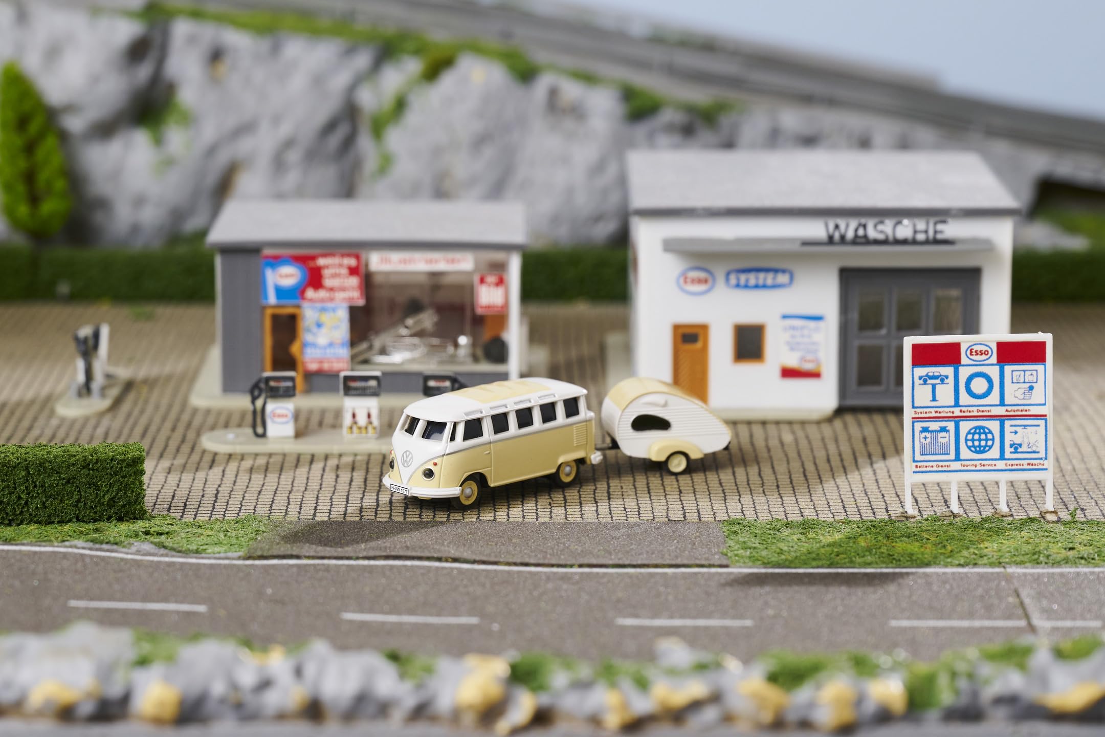 carson-modelsport-vw-t1-samba-bus-500504164-1-87-mit-wohnwagen image 5